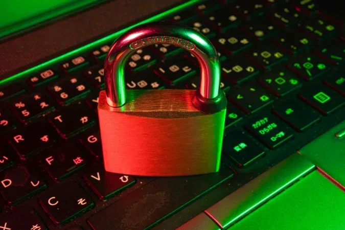 Alcasec acepta condena por acceso masivo a datos bancarios de ciudadanos españoles