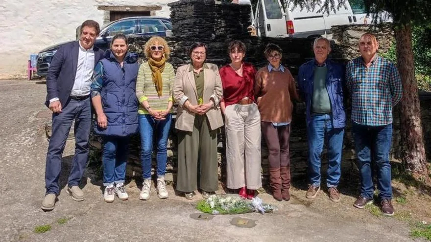 Allande y Pesoz instalan tres piedras conmemorativas en memoria de deportados asturianos