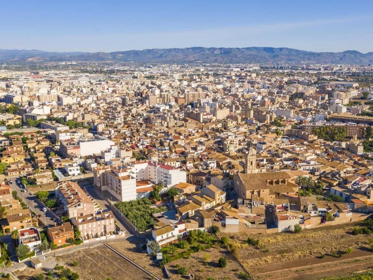 Almassora vive un choque político por la reducción en la financiación estatal municipal