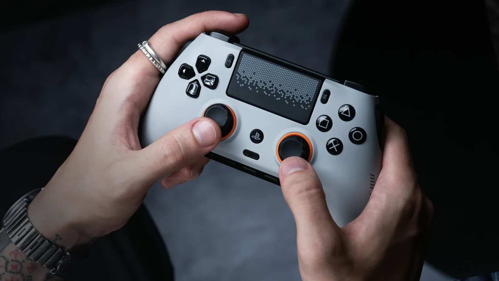 Análisis del mando Scuf Omega para PlayStation 5: ligero pero con funciones limitadas