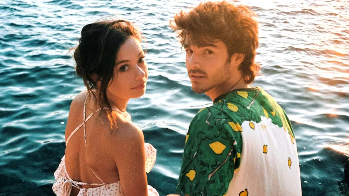 Anna Castillo revela detalles de la película con John Travolta protagonizada por Álvaro Mel