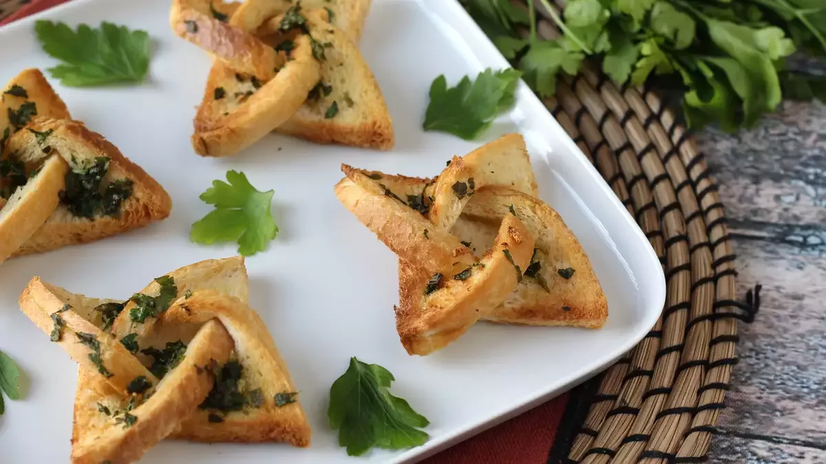 Aperitivos versátiles con pan de molde para reuniones y picoteos rápidos
