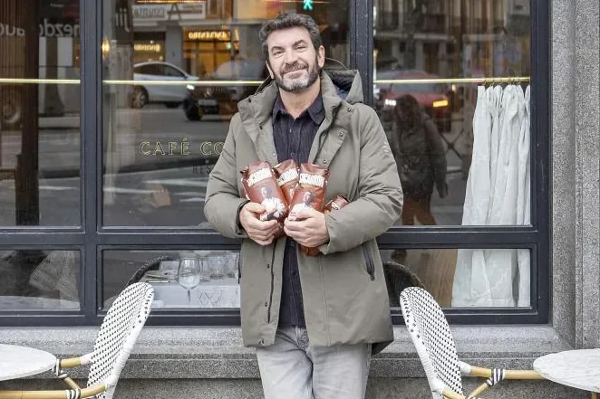Arturo Valls combina humor y gastronomía con su propio arroz de Denominación de Origen Valencia