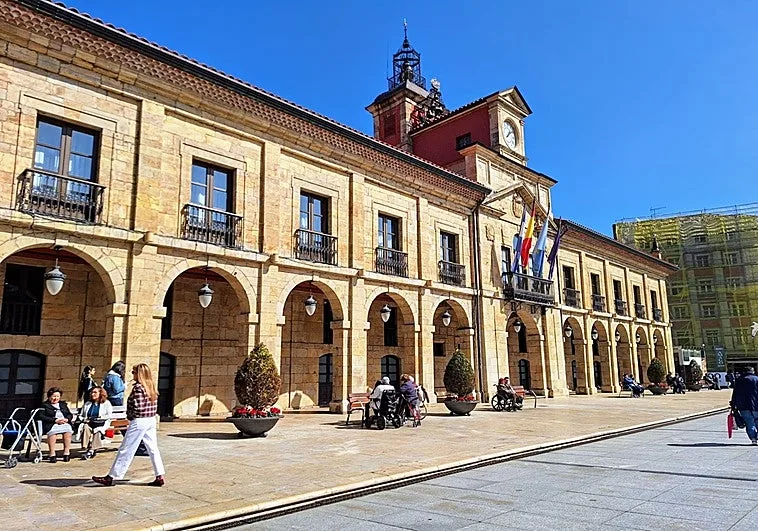Avilés impulsa la reforma de Servicios Auxiliares para recuperar servicios externalizados