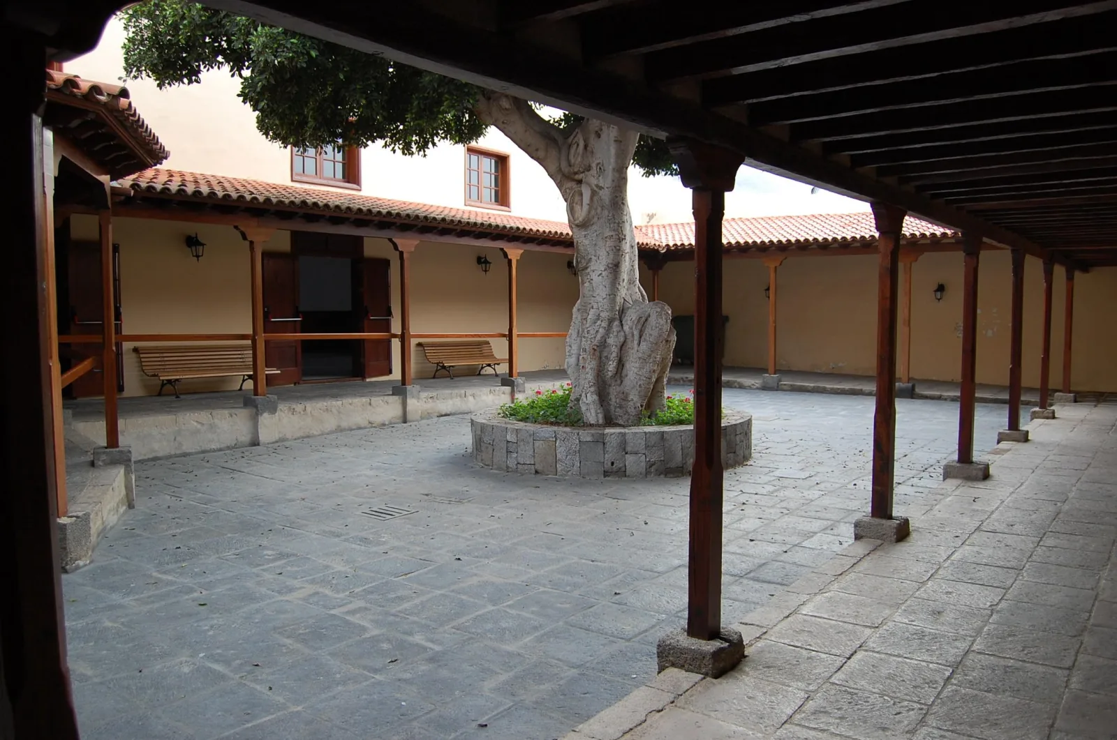 Buenavista del Norte mejora la accesibilidad en la Casa de la Cultura con fondos públicos