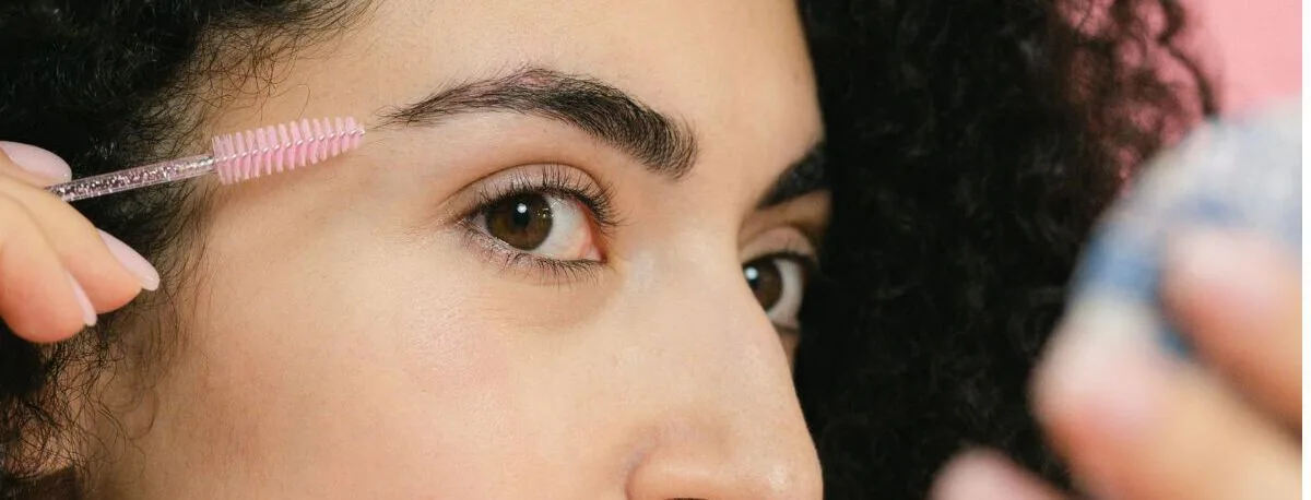 Cómo lograr unas cejas naturales usando lápiz: guía práctica y consejos clave