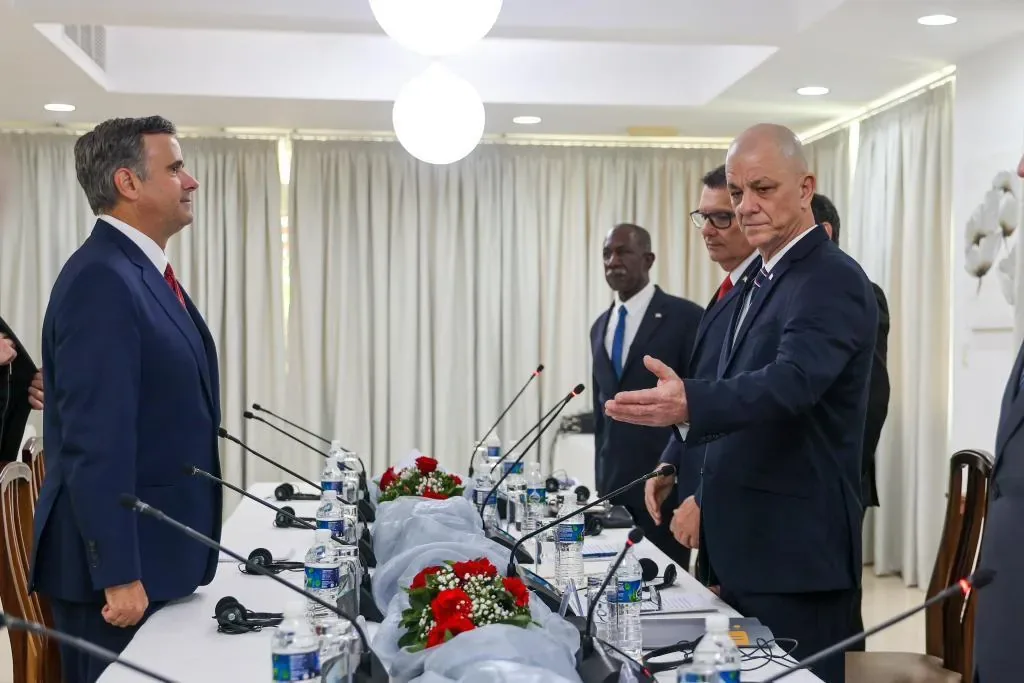 Cuba y Estados Unidos retoman negociaciones tras décadas de confrontación