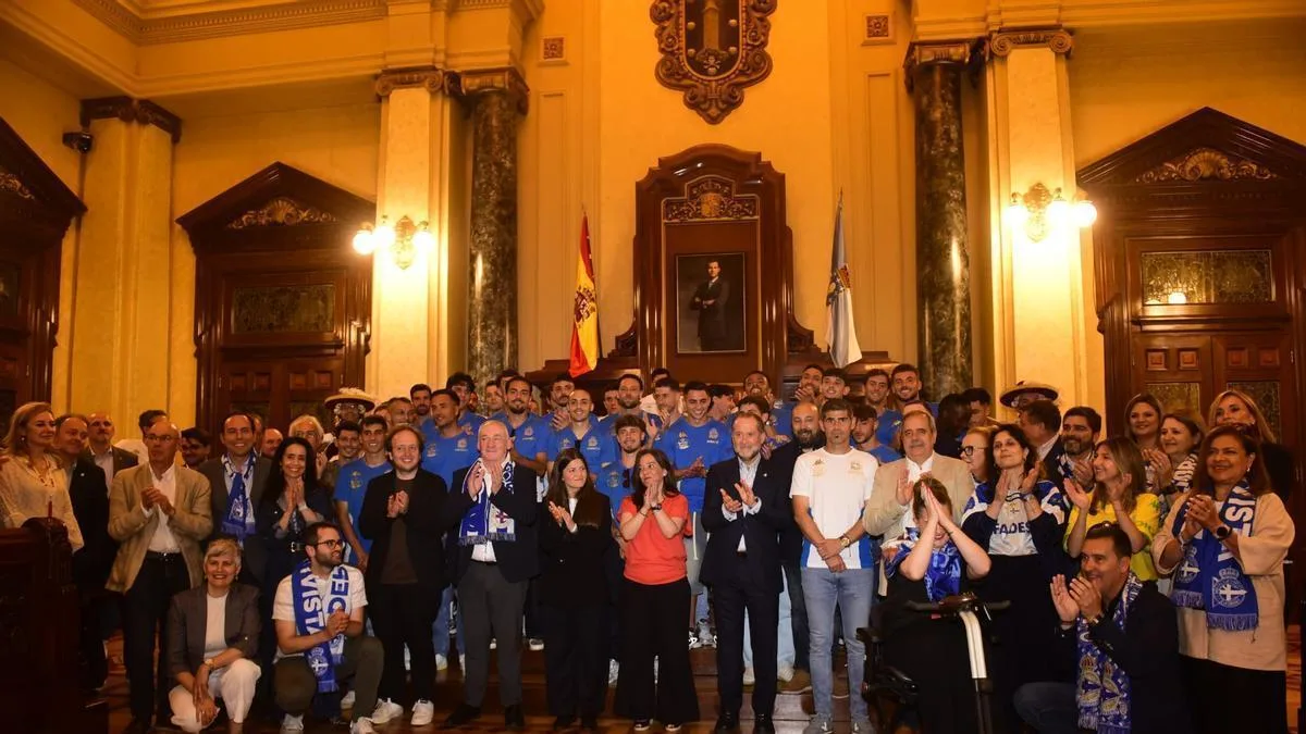 Deportivo de La Coruña celebra su ascenso en el Concello con llamado a la unidad y estabilidad