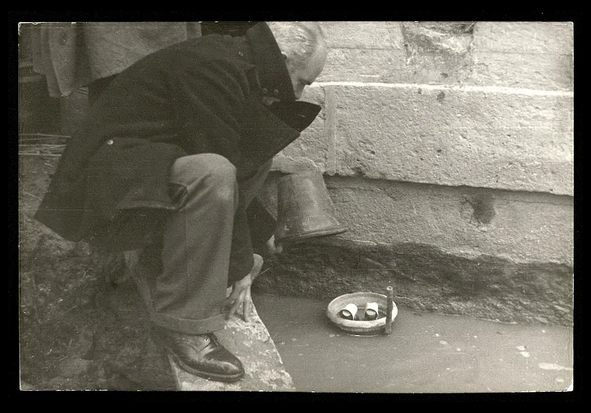 Descubren fotos inéditas de Norman Bethune usando el río Tajuña para refrigerar sangre en la Guerra Civil