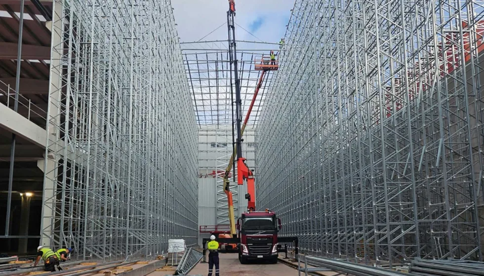 DimaSimma instala un almacén automático subterráneo de 24 metros para Aluminios Cortizo en Tenerife