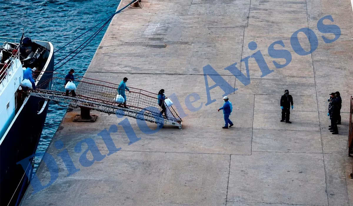 El crucero MV Hondius sale de Tenerife tras desembarcar pasajeros afectados por hantavirus