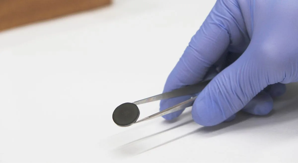 El CSIC impulsa electrocerámicas sostenibles con celulosa para chips mediante impresión 3D