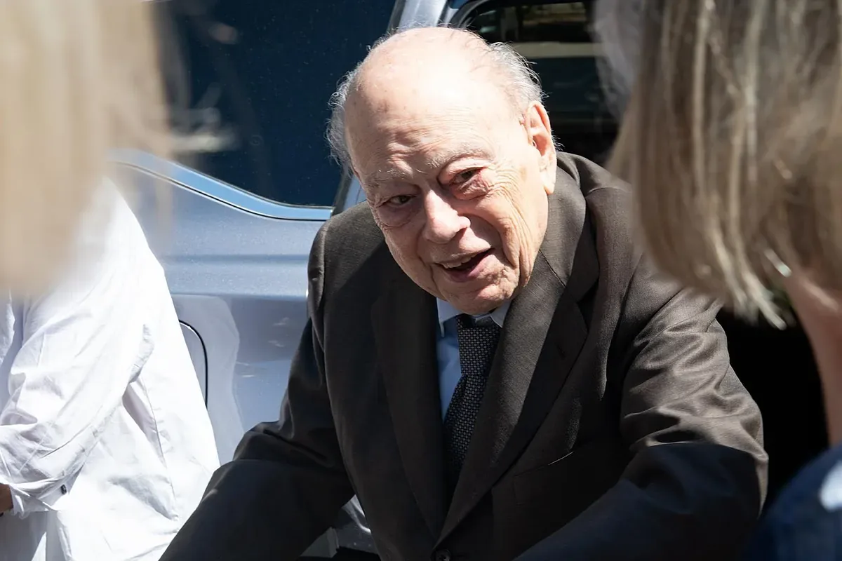 Jordi Pujol reaparece en público en la inauguración de una plaza en Girona