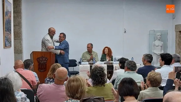 José Luis Francisco ingresa en la academia con un reconocimiento a la arqueología de Ciudad Rodrigo