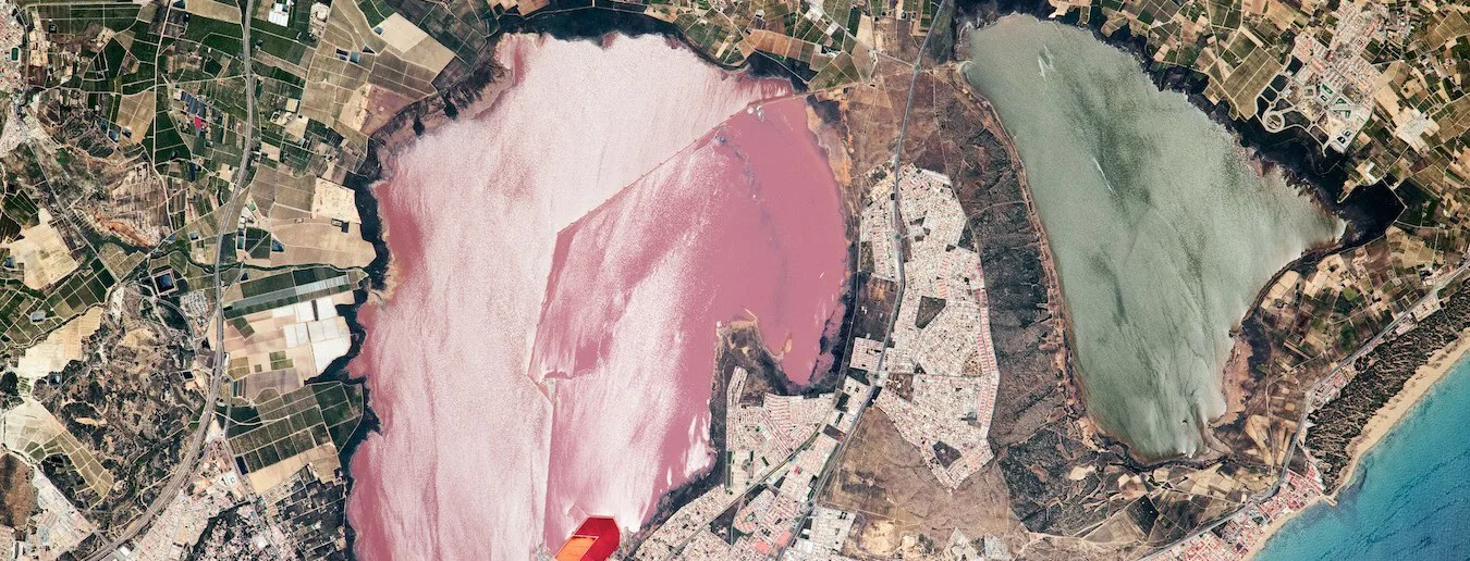 La NASA identifica desde el espacio la masa de agua rosa en Torrevieja relacionada con la búsqueda de vida en Marte