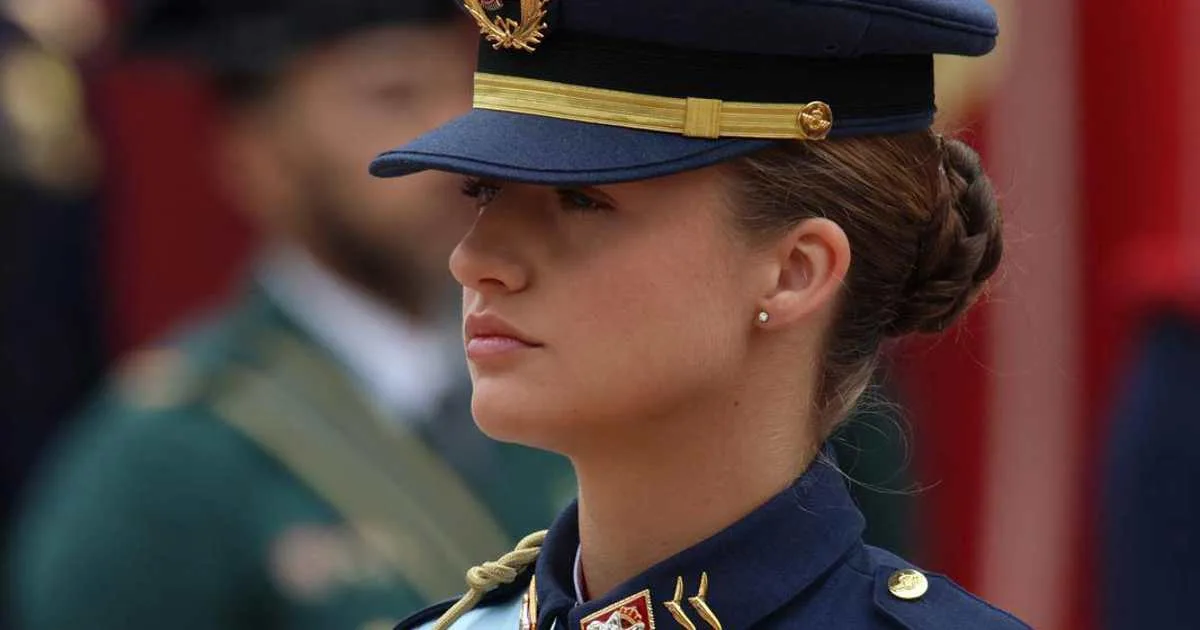 La princesa Leonor debuta en el Día de las Fuerzas Armadas mostrando nervios pero con aplomo