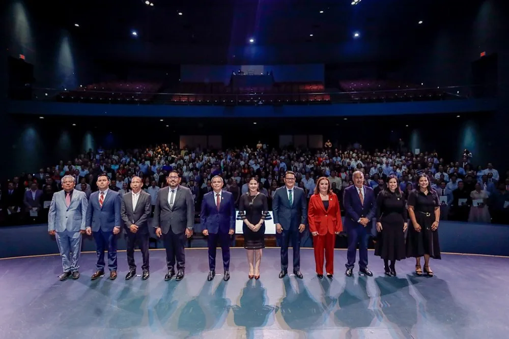 La Universidad de Colima reconoce largas trayectorias y a sus mejores docentes del 2025