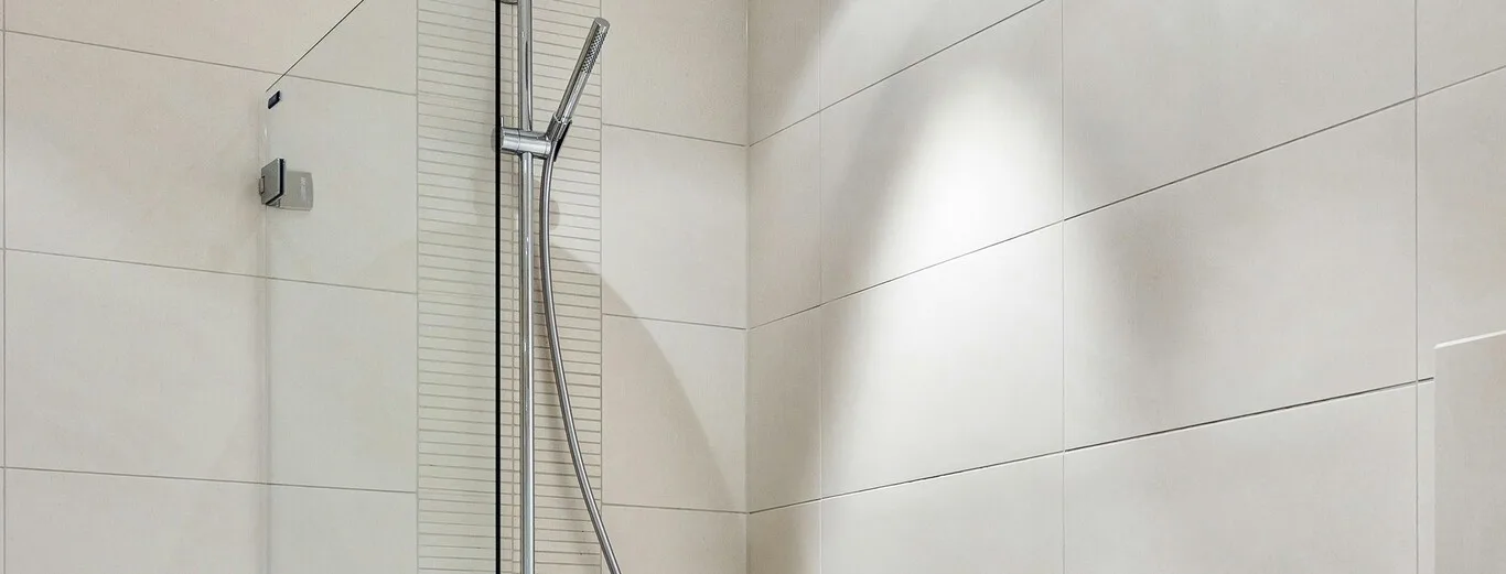 Las duchas italianas, la opción práctica y estética que optimiza el espacio del baño