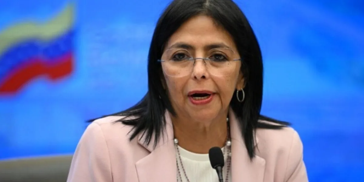 Las maletas de Delcy Rodríguez y el rescate a Plus Ultra estremecen al Gobierno español