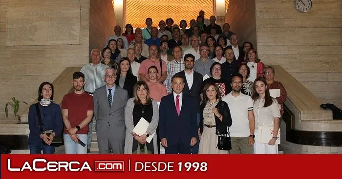 Manuel Serrano reconoce la dedicación de 60 empleados municipales jubilados en 2025