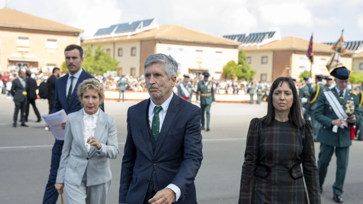 Marlaska minimiza su ausencia en funeral de guardias civiles y no ofrece disculpas