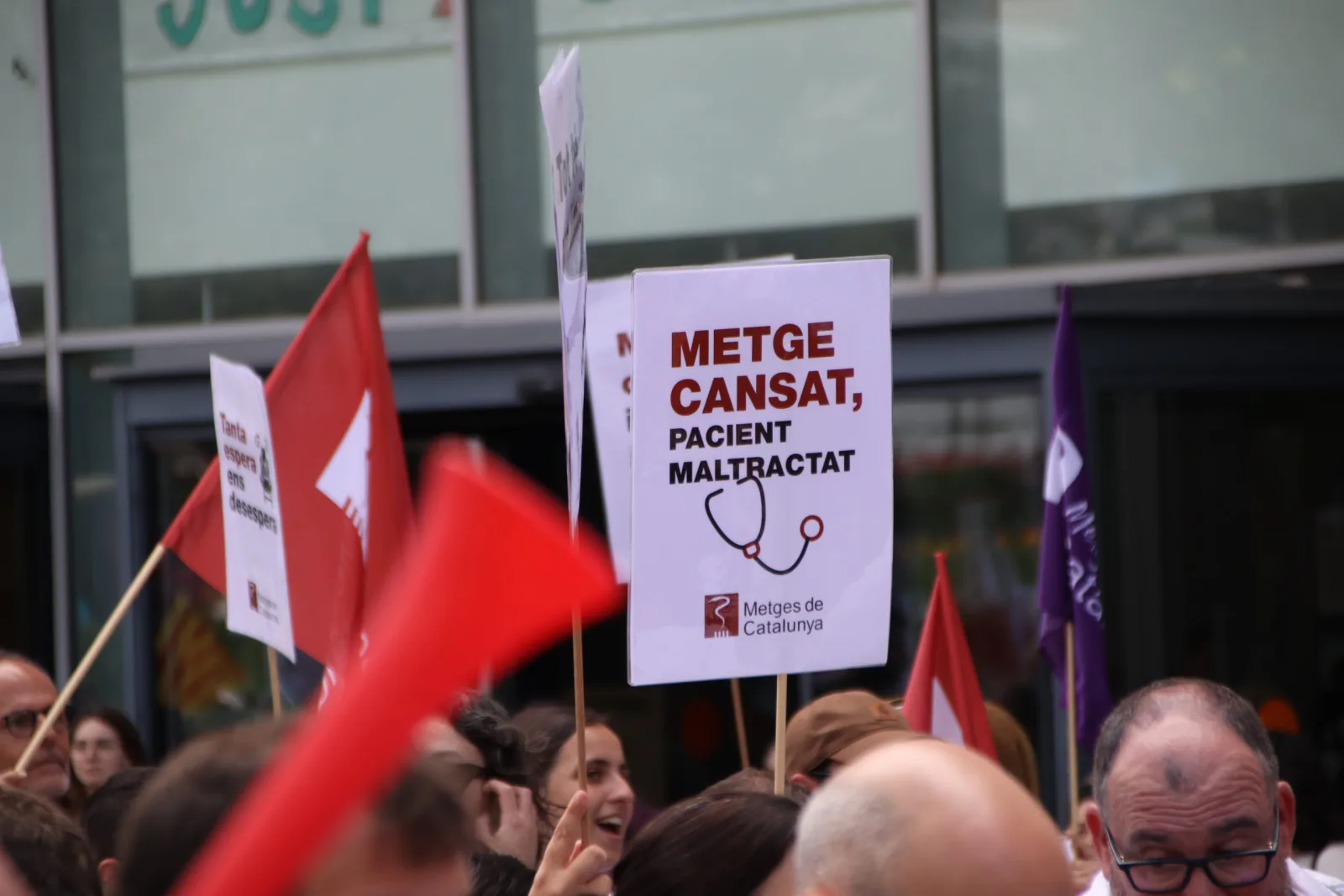 Médicos del sistema público convocan una nueva huelga para exigir mejoras laborales