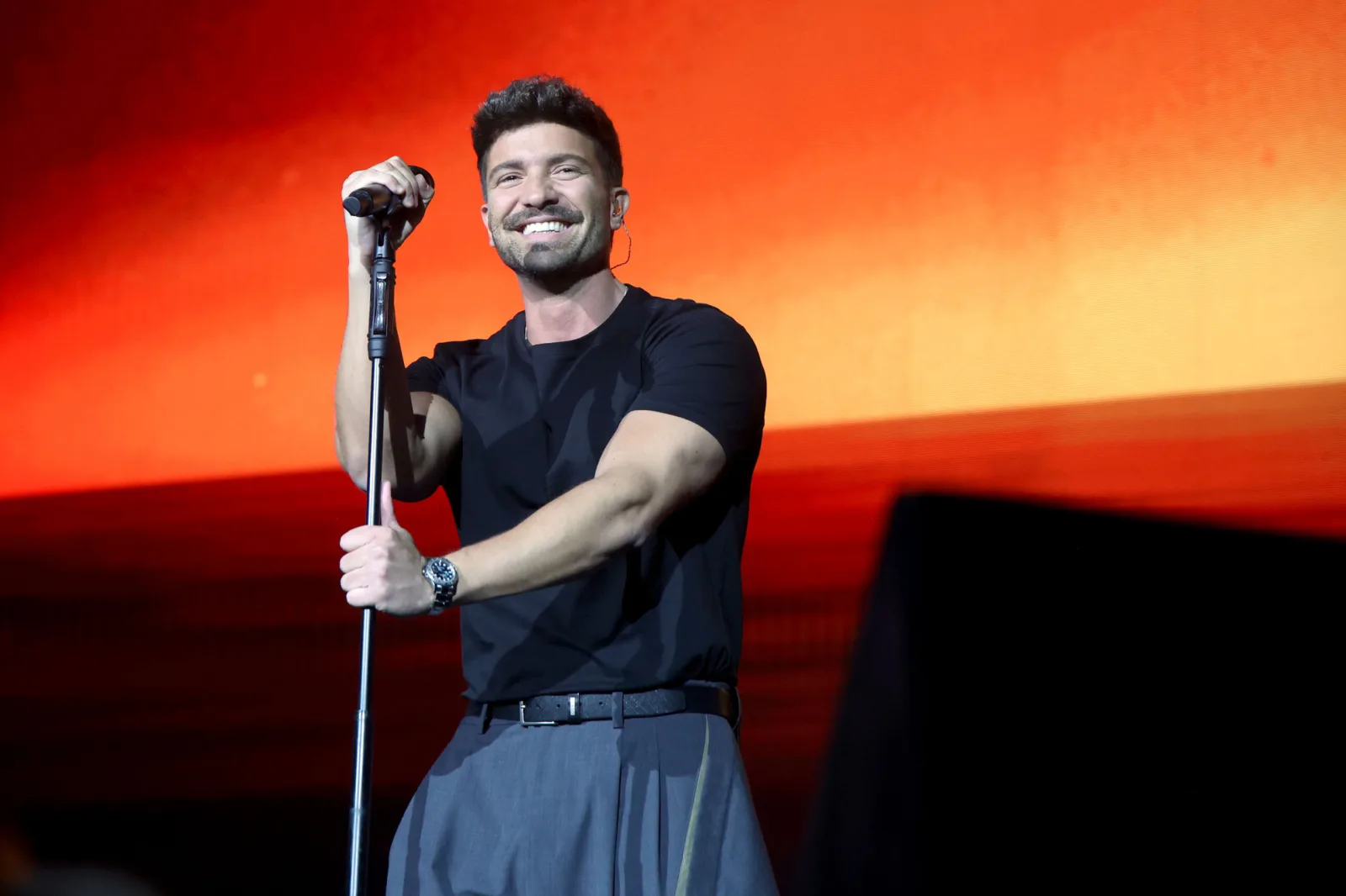 Pablo Alborán conmueve al Roig Arena con un emotivo homenaje a Valencia en su gira KM0