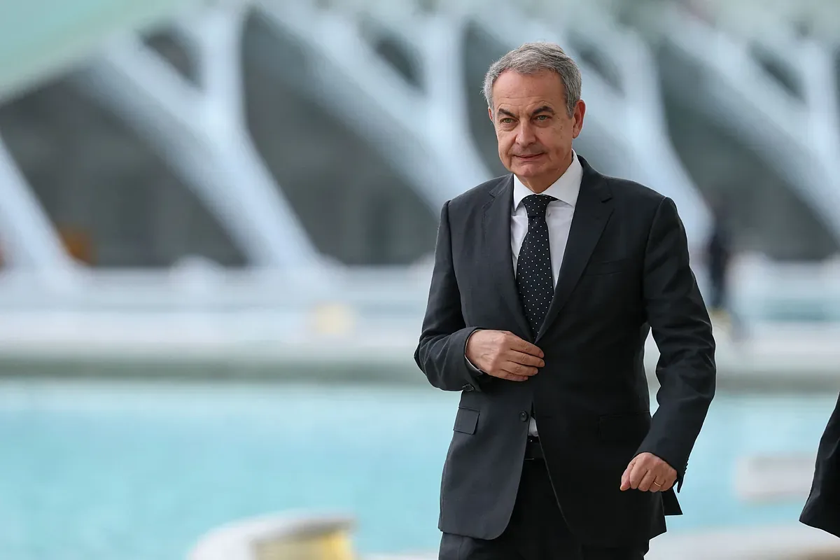 Solicitan al juez citar a exministros y restringir movilidad de Zapatero en caso Plus Ultra