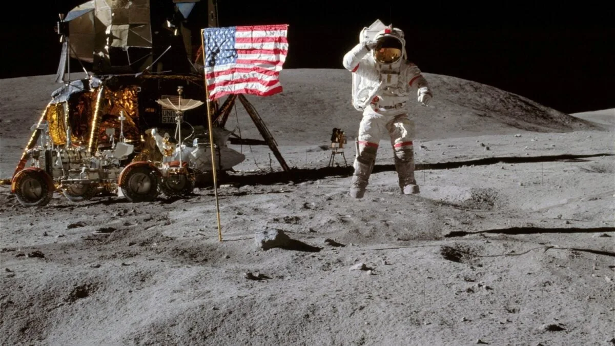 Todas las banderas estadounidenses que están en la Luna y su historia