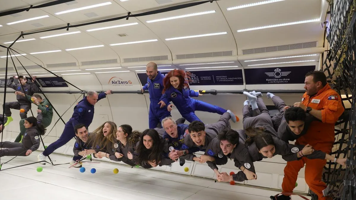 Tres estudiantes valencianos protagonizan experiencia de ingravidez con la Agencia Espacial Española