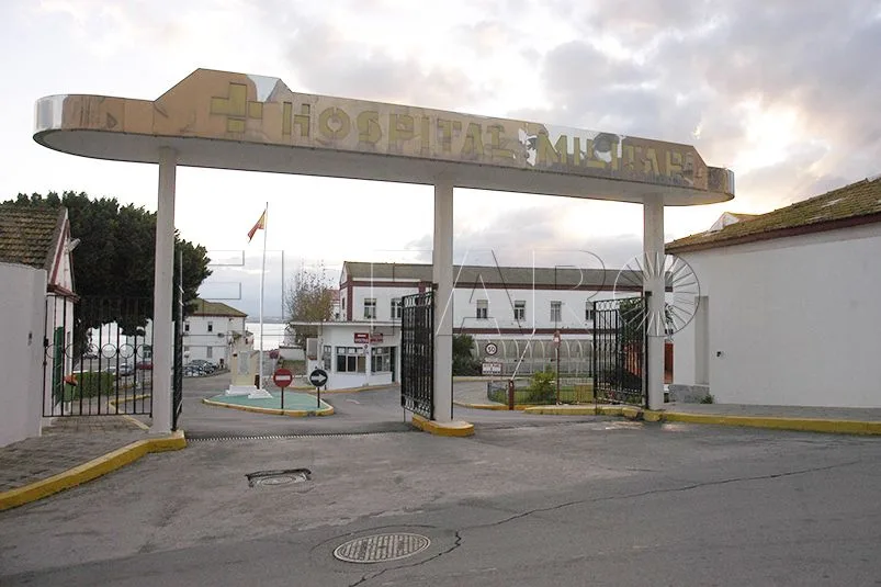 Vecinos de O'Donnell proponen usar el aparcamiento del antiguo Hospital Militar para residentes