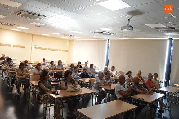 AFAD convoca a familiares en charla para mejorar el apoyo frente al alzhéimer