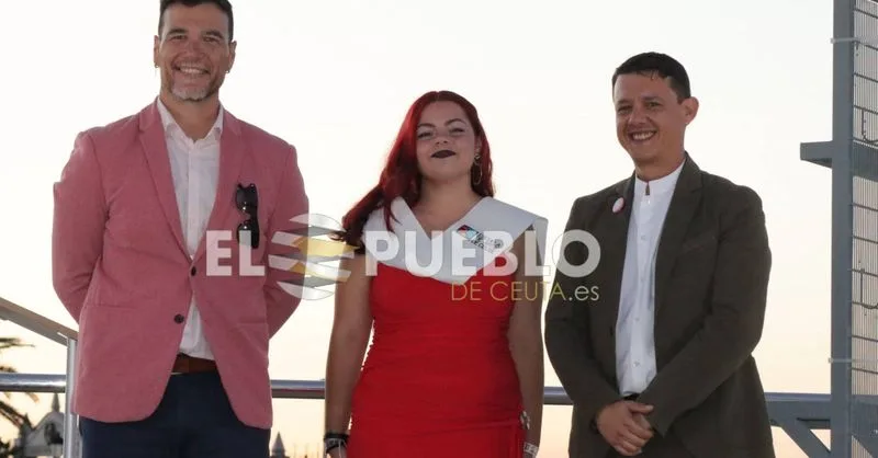Alumnos de la Escuela de Arte celebran su graduación en un acto solemne