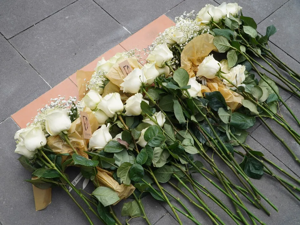 Donostia instala una placa en memoria del coronel Luis García Lozano, víctima de ETA