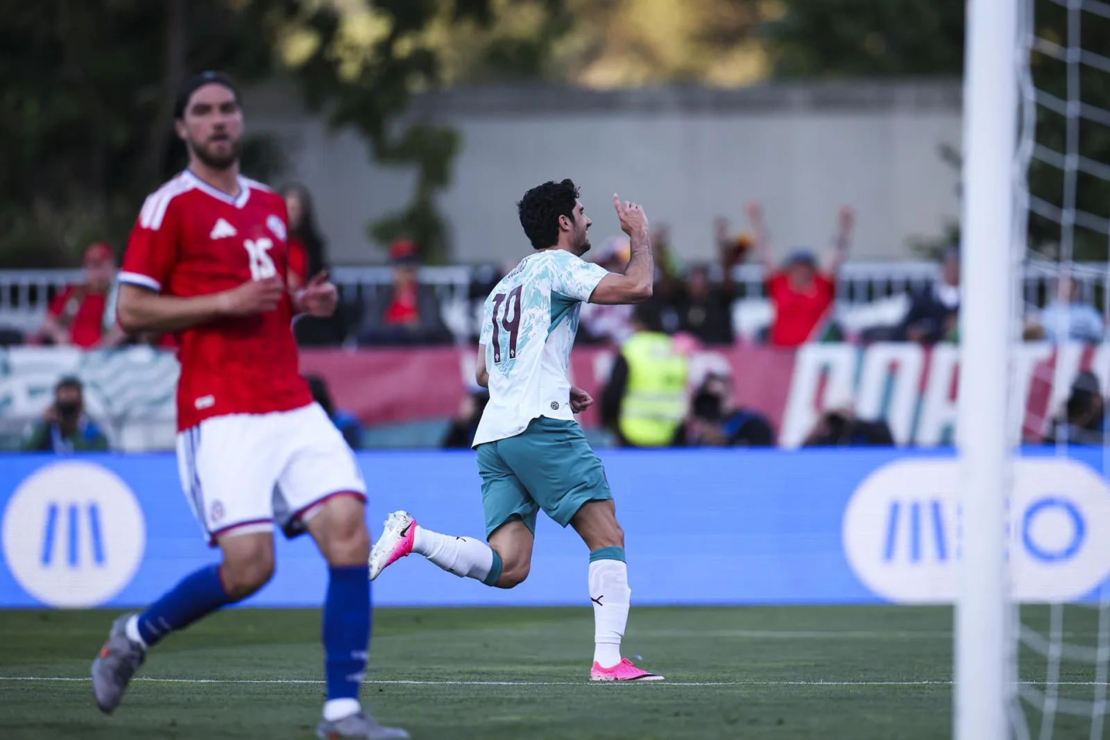 Portugal vence a Chile 2-1 en partido amistoso de preparación para el Mundial