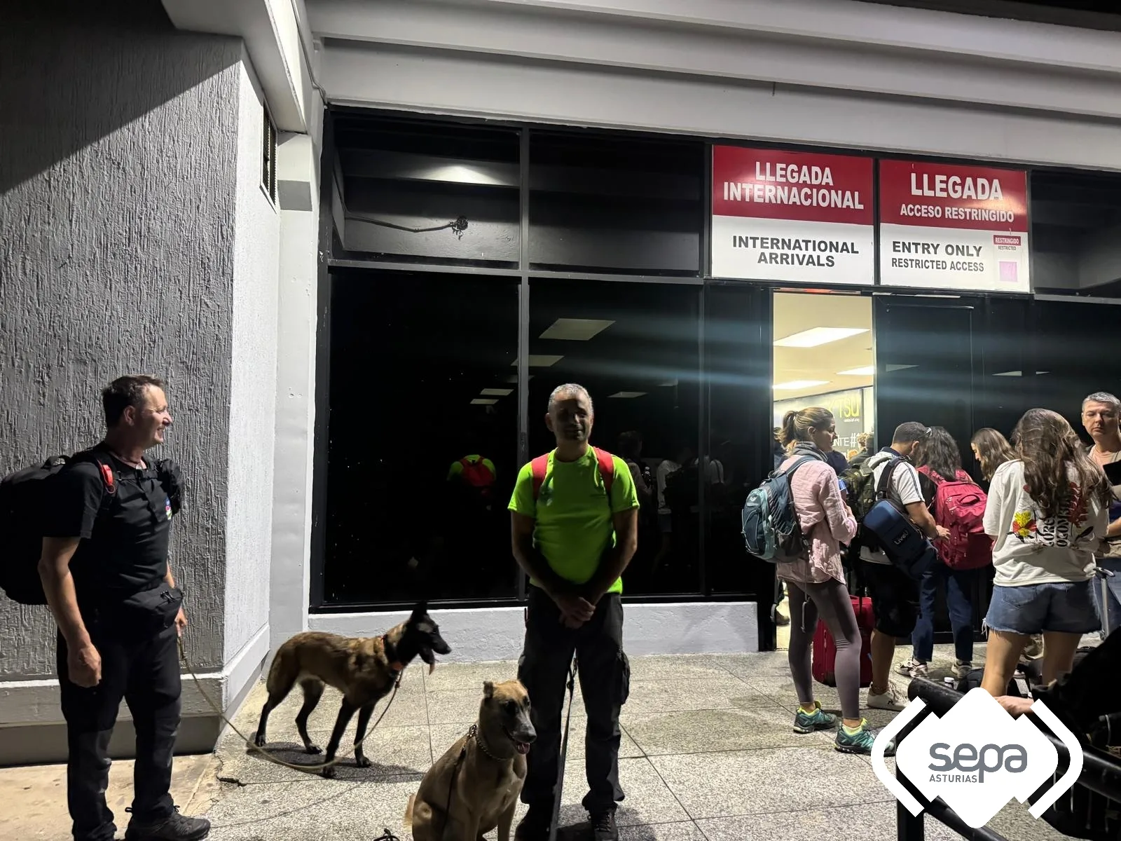 Asturias moviliza una unidad canina de rescate para apoyar a Venezuela tras terremotos