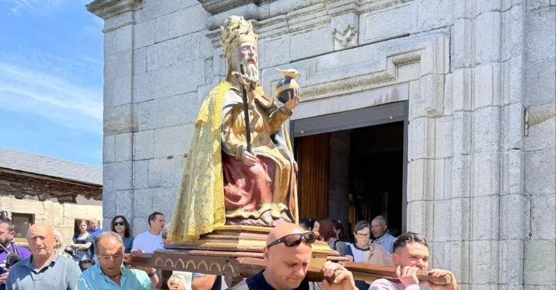 Centenares de fieles se reunieron en Quintela para celebrar la tradición del Padre Eterno