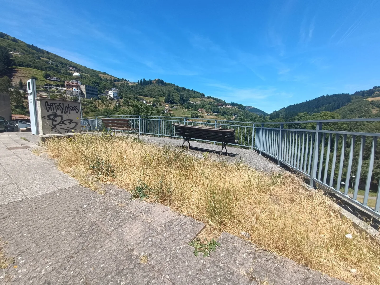 Comienza la reurbanización del acceso principal a Cangas con mejoras en espacios públicos y deportivas