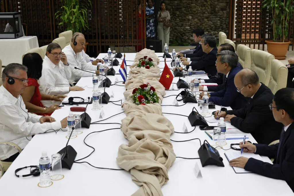 Cuba y Vietnam refuerzan cooperación ante desafíos económicos y energéticos