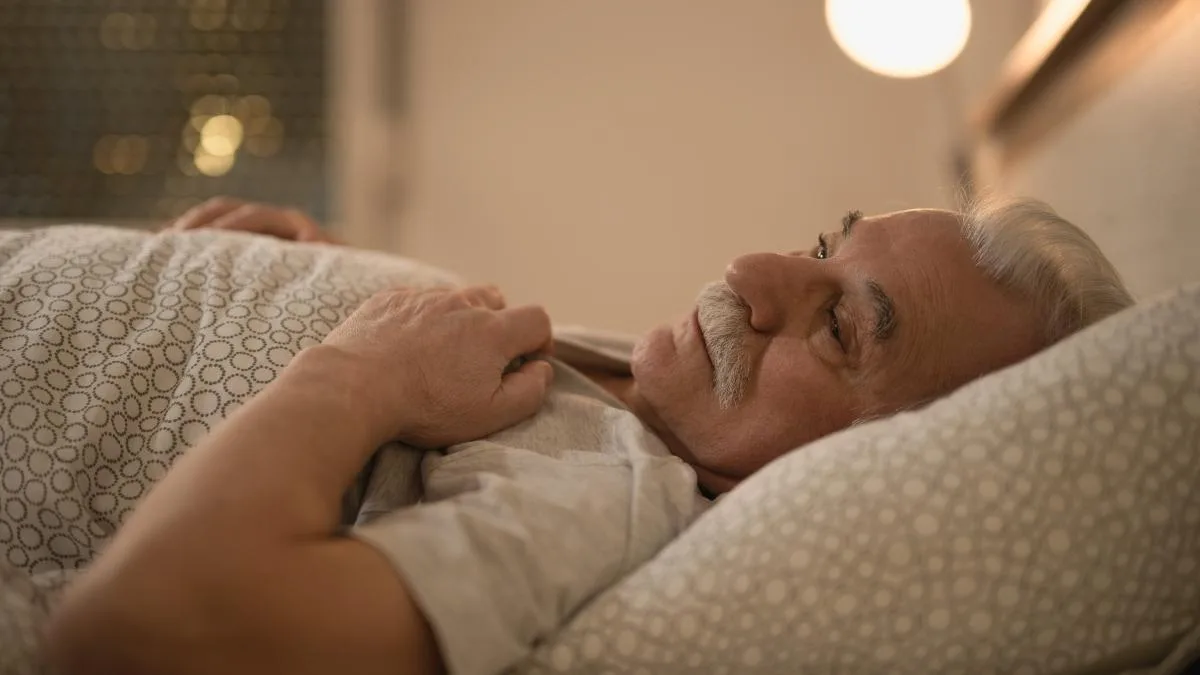 Despertarse varias veces durante la noche: cuándo es normal y cuándo requiere atención