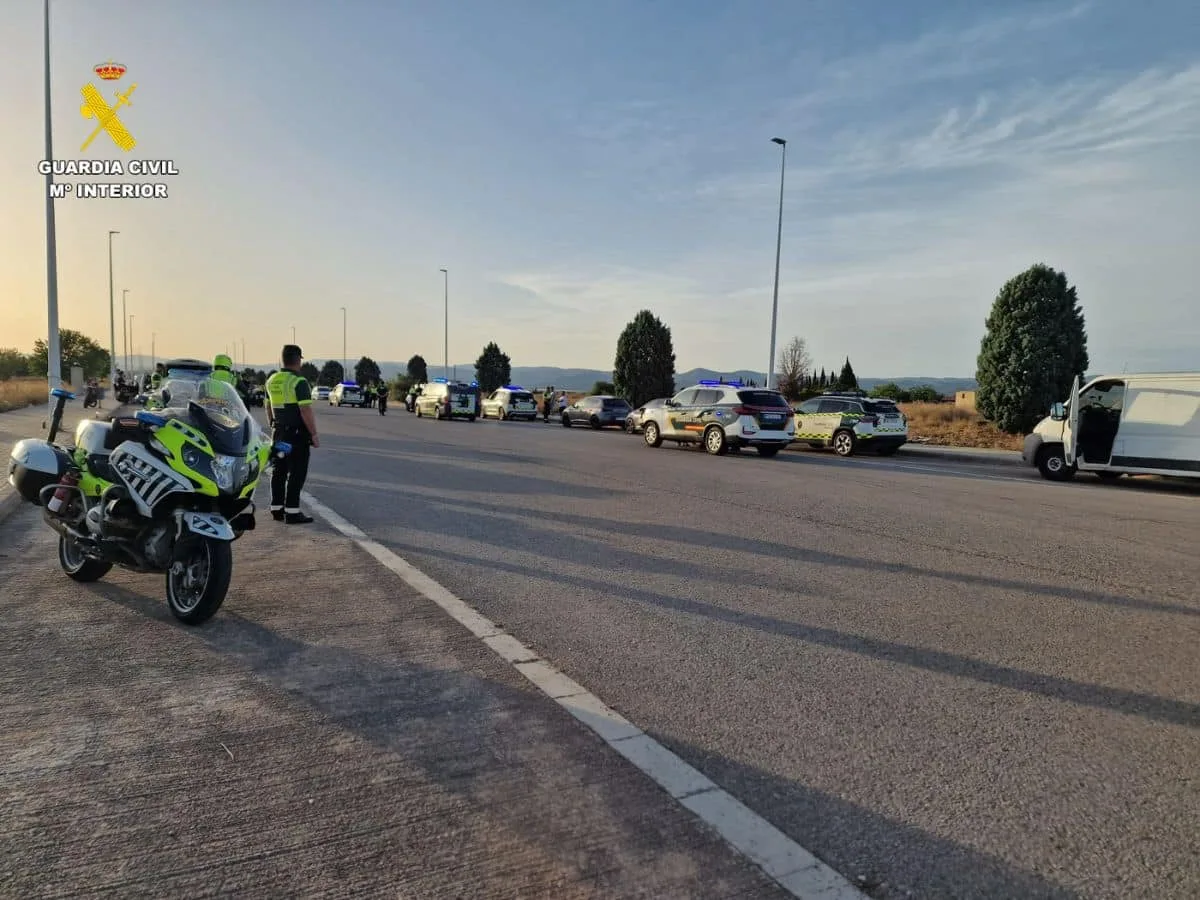 Detienen a seis motoristas tras conducción temeraria y hallan a un niño de 12 años manejando una moto