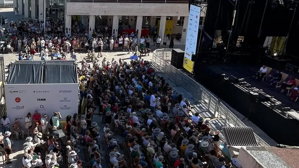 El Festival de las Ideas y la Cultura congrega a miles en la Plaza de la Constitución
