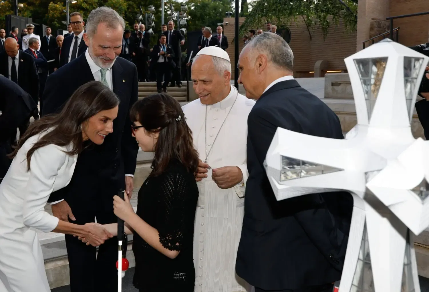 El gesto de la reina Letizia con una niña con discapacidad visual en la Sagrada Familia