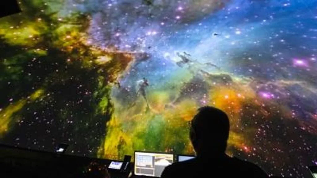 El Hemisfèric inaugura noches de verano con sesiones de planetario en directo