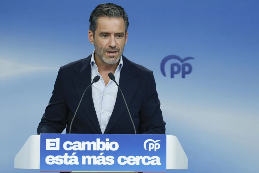 El PP ratifica el respaldo total de su dirección a Juanma Moreno en la investidura andaluza
