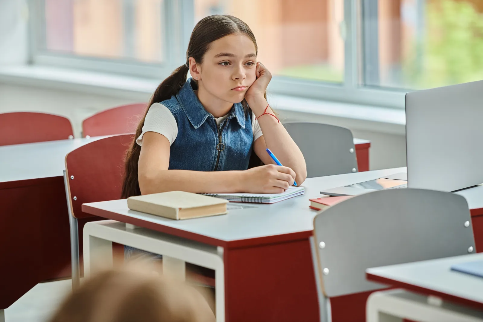 El sistema educativo inglés deja rezagados a niños blancos de clase trabajadora según estudio