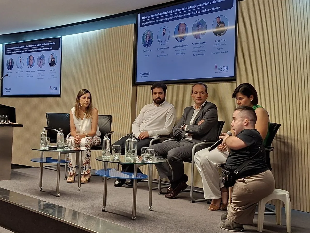 Estrategias clave para fortalecer la ciberseguridad en el sector hotelero