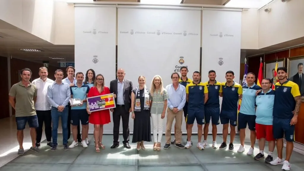 Instituciones reconocen el ascenso del Penya Esportiva Santa Eulària a Segunda Federación