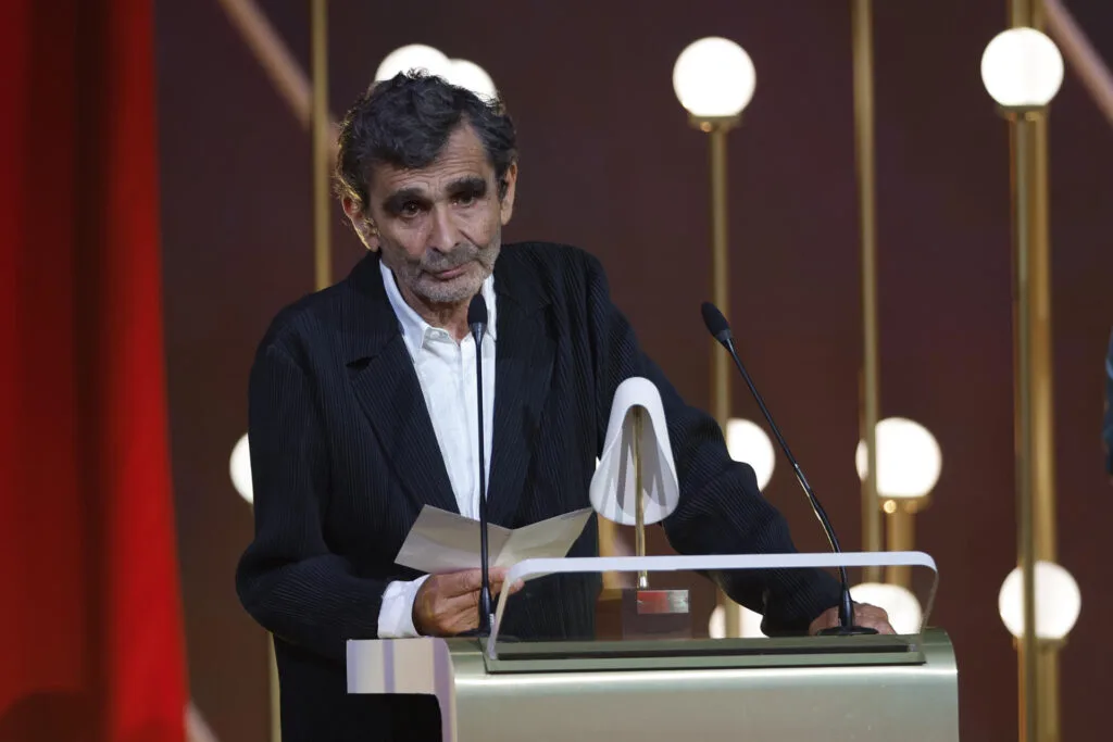 Isabel Sanchis destaca en los Premios de la Academia de la Moda Española con mejor colección