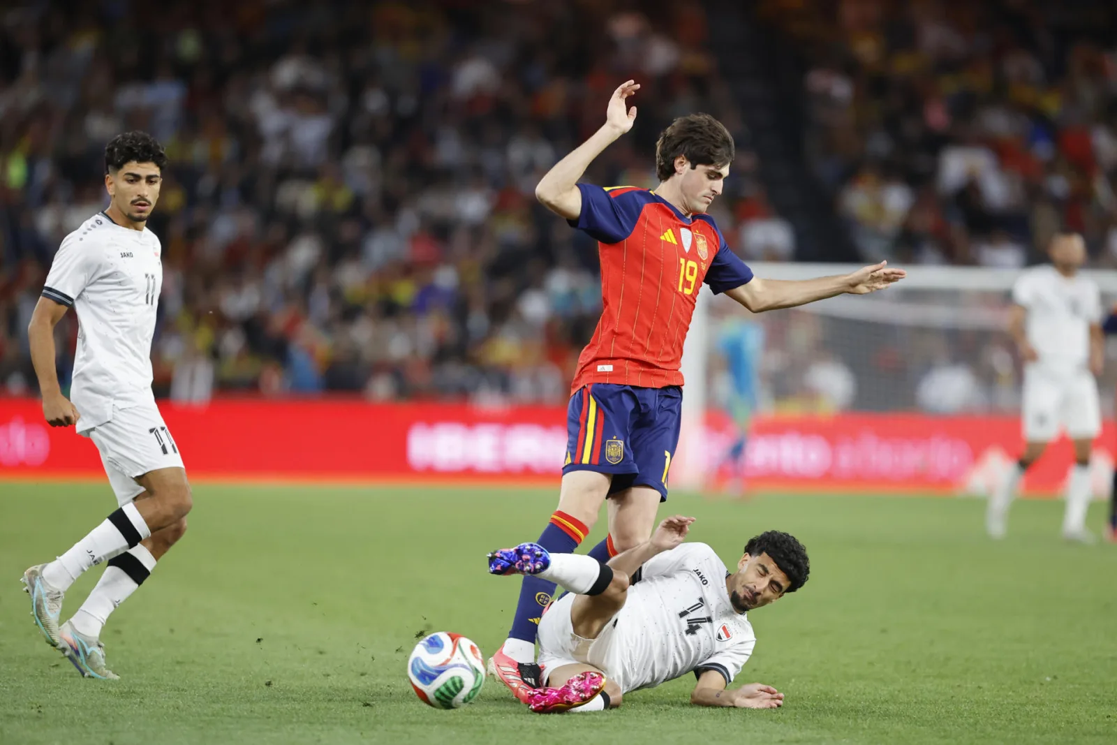 Javi Guerra, primer jugador del Valencia en debutar con España en casi cinco años